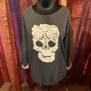 Women’s sweatshirt with lace skull